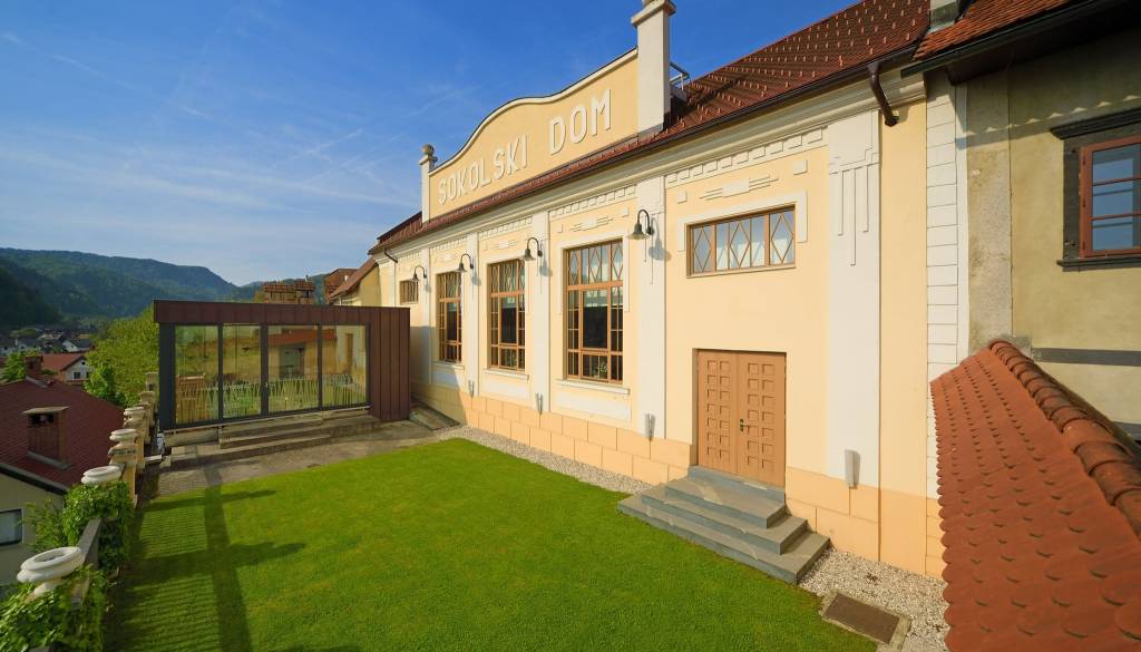Na vrt Sokolskega doma se vrača Škofjeloška Bralnica