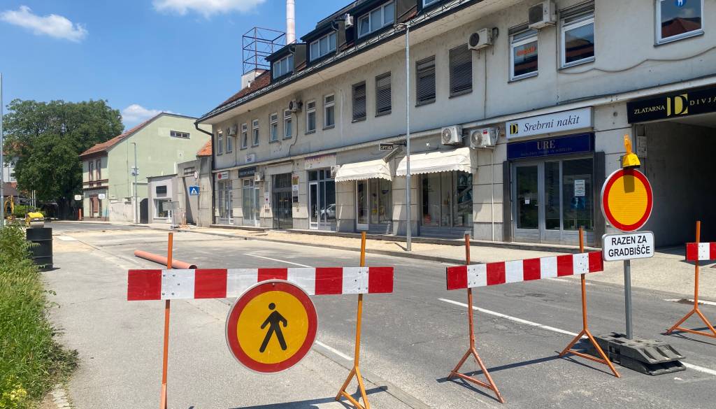 Na Trstenjakovi ulici še do sredine julija dela in prometne zapore