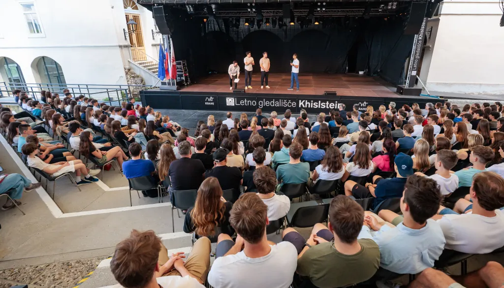 FOTO: Kranj nagradil kar 468 odličnjakov in prebojnikov
