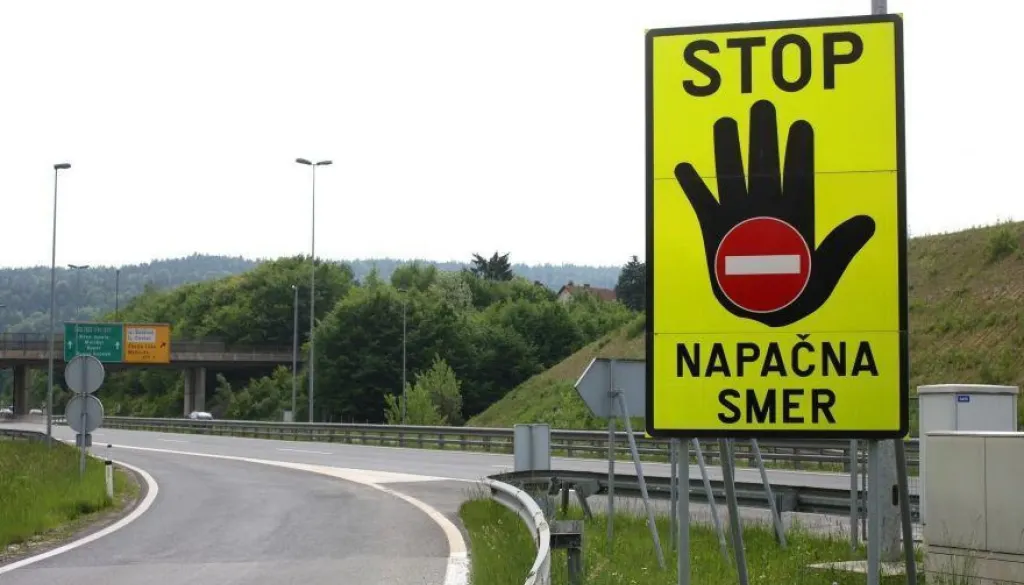 NASLOV: 