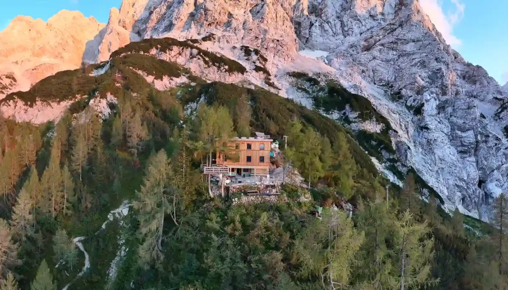 Priljubljena planinska koča na Gorenjskem tudi letos ostaja zaprta, to je razlog