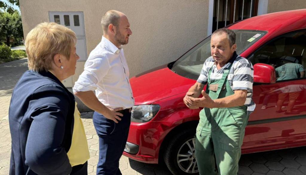 Preobrat v primeru napada na kmeta iz Kleč: Eden od obtoženih izpuščen iz postopka in pripora
