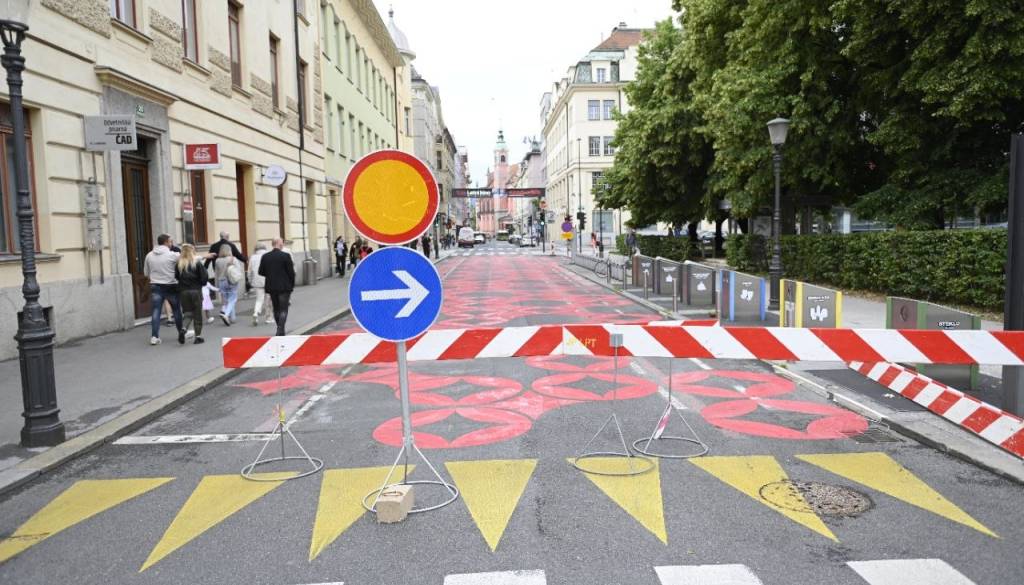FOTO: Miklošičeva že dobiva novo podobo, prve spremembe so že vidne