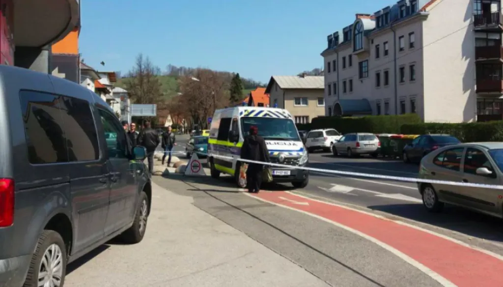 Na štajerskem bencinskem servisu grozil s pištolo in zahteval denar