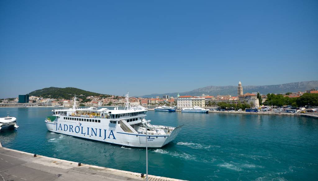Na hrvaške otoke z avtom, koliko bo letos stala vožnja na Cres, Rab, Pag, Brač in Hvar?