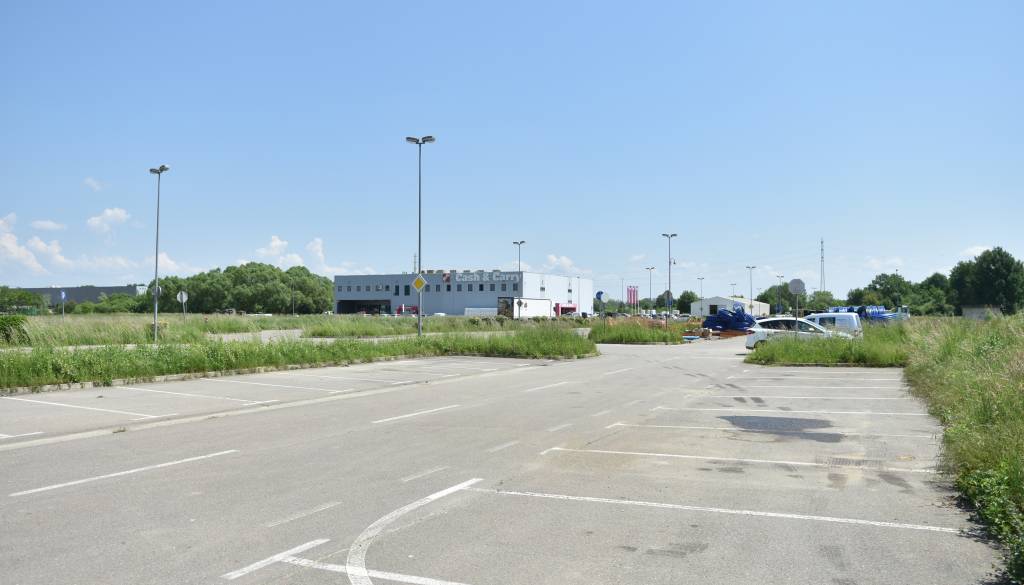 Zanemarjena zemljišča v Severno obrtno industrijski coni še naprej burijo duhove
