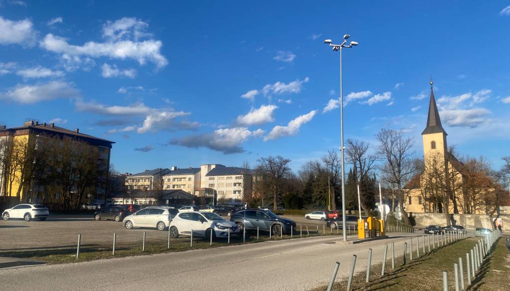 Nova ureditev parkiranja na Volkmerjevi cesti, mesečni abonma za 35 evrov razgrabljen