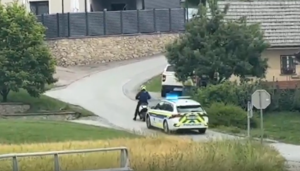 VIDEO: Policijski 'pregon' mopeda v Moravčah – splet eksplodiral zaradi nenavadnega prizora