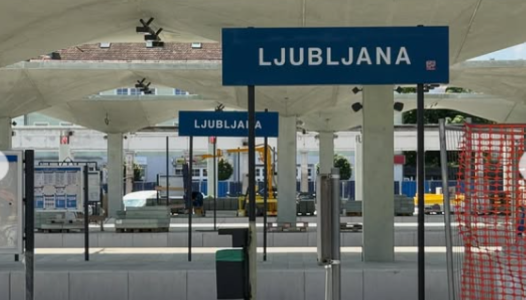 FOTO: Bratušek pokazala novo postajo v Ljubljani: »Dela na najlepši železniški postaji se počasi zaključujejo«