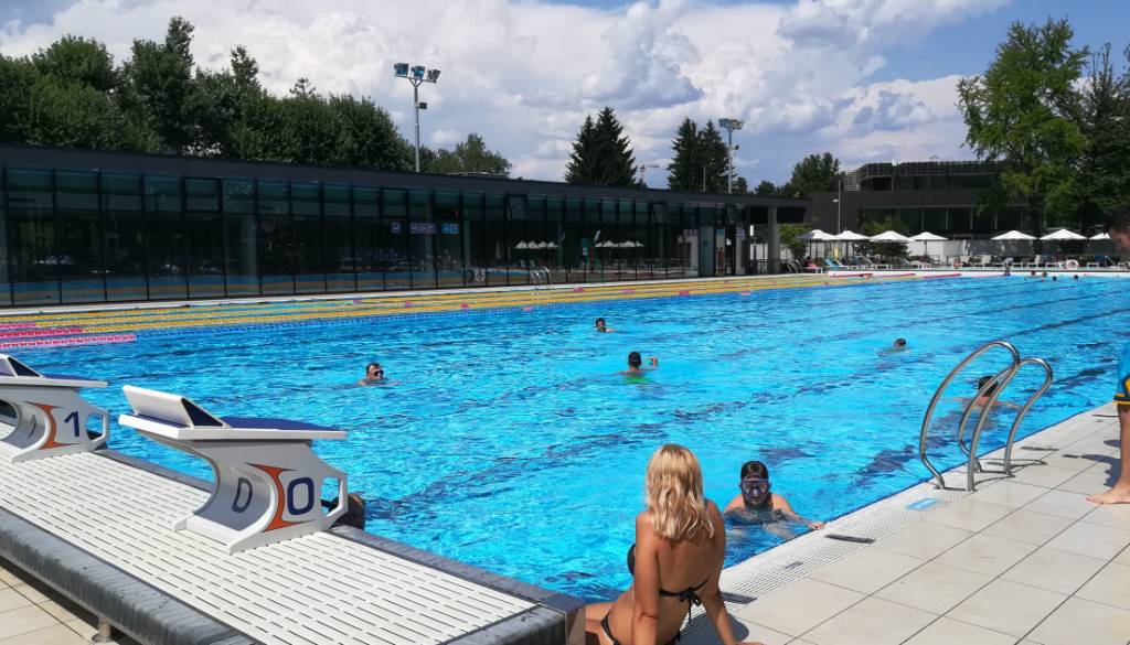 450 evrov za kopanje v Ljubljani: Kdaj se enotna vstopnica splača in katero kopališče je najcenejše?