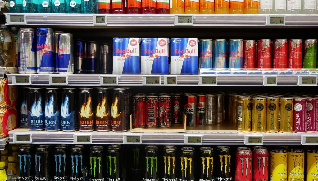 Kaj se zgodi v telesu po energijski pijači: Skrita plat priljubljene navade