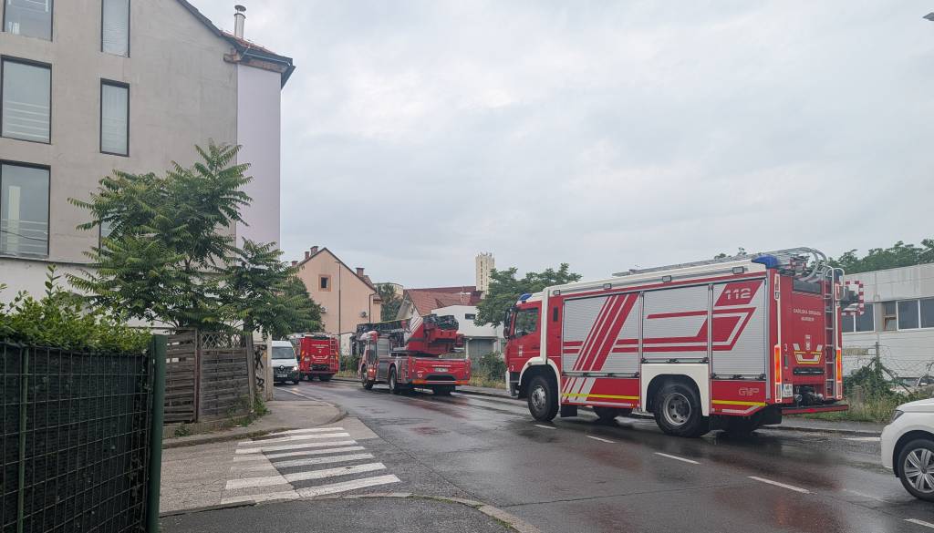 V dobrem tednu gasilci že drugič posredovali na Predilniški ulici v Melju
