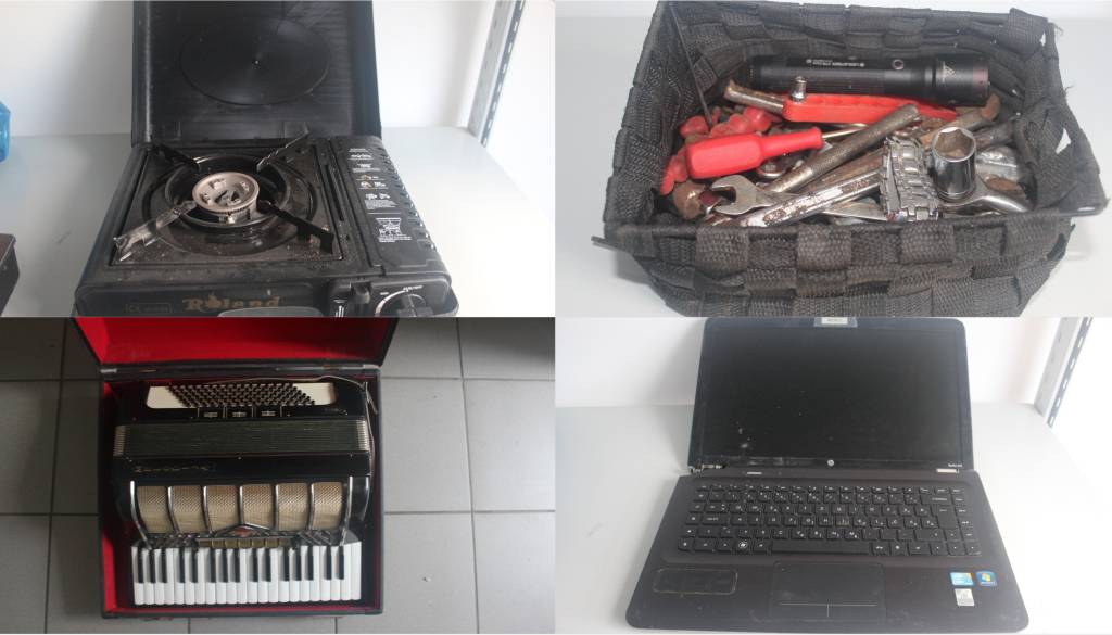 FOTO: Prepoznate katerega od predmetov? Policija išče lastnike po obsežni hišni preiskavi