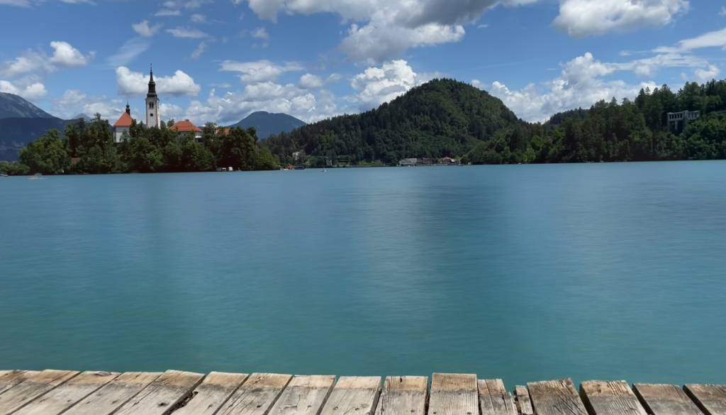Turistka na priljubljeni destinaciji ostala brez denarnice, policisti opozarjajo na žeparje