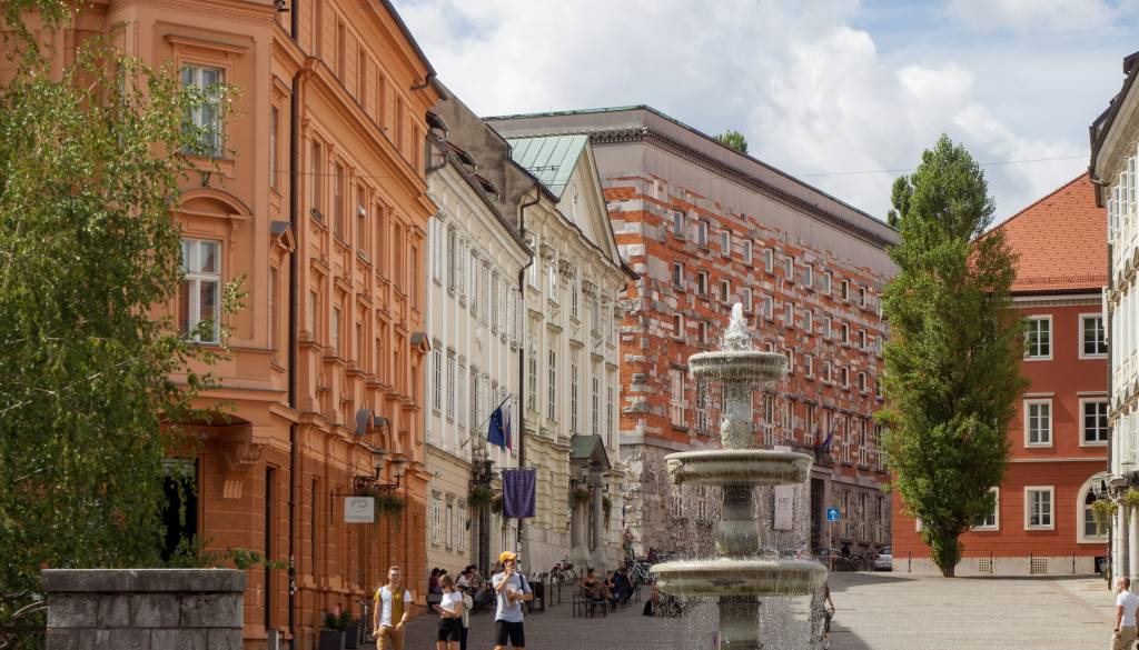 Ljubljana pred turističnim poletjem: Pričakujejo polne hotele, obiskovalce bodo usmerjali tudi izven centra