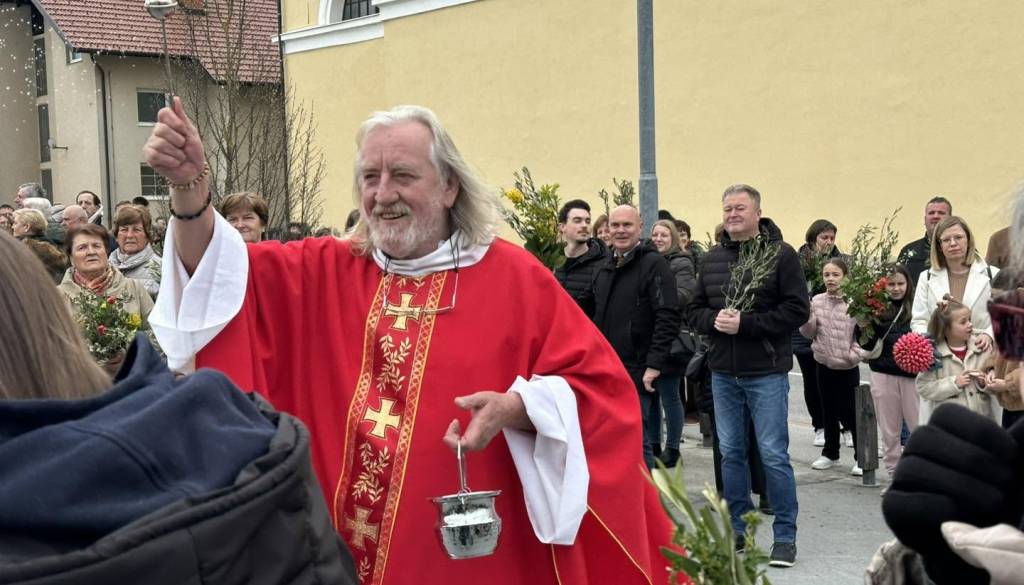 Dolenjski župnik odšel 'za tri tedne', zdaj pa… še vedno je na Madagaskarju