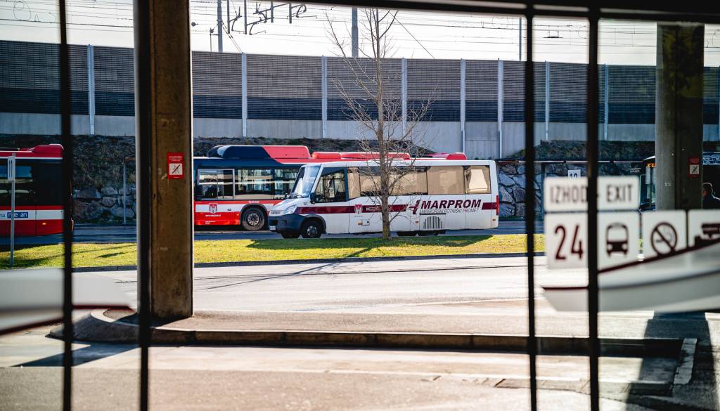 Bo prihod avtobusa v Mariboru kmalu mogoče spremljati kar iz dnevne sobe?