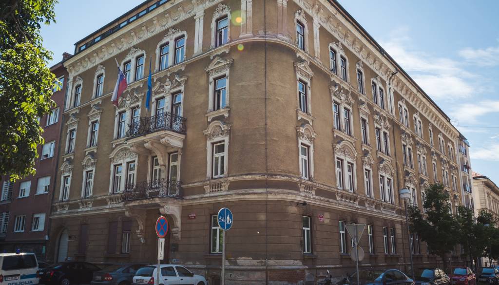 Policija v Mariboru išče kriminalista za korupcijo, plača dobrih dva tisoč evrov bruto