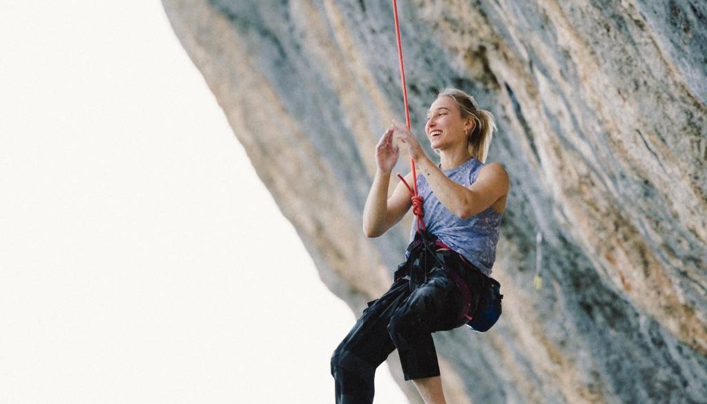Janja Garnbret kot prva ženska preplezala eno najtežjih smeri na svetu