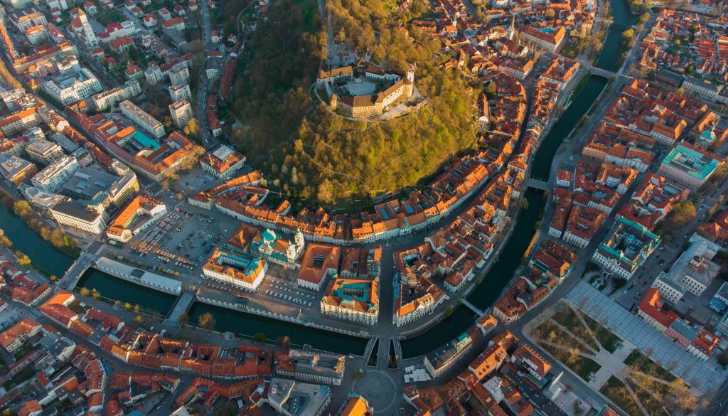 Ljubljana vabi na razgiban konec tedna s Parado ponosa, glasbenim festivalom in knjižnim dogajanjem za najmlajše