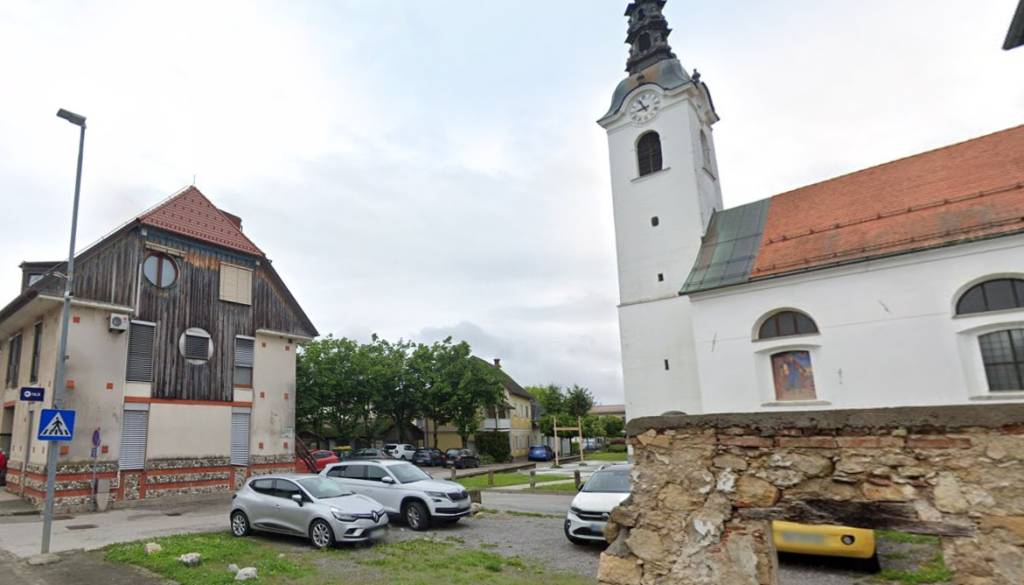 V takem središču je nepremičnino nemogoče najti. Sredi dolenjskega mesta naprodaj v čistem centru