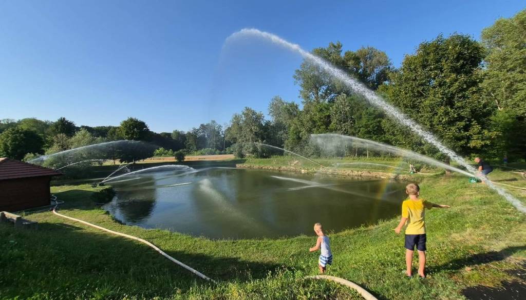 Gasilci priskočili na pomoč ribiški družini v Zabovcih