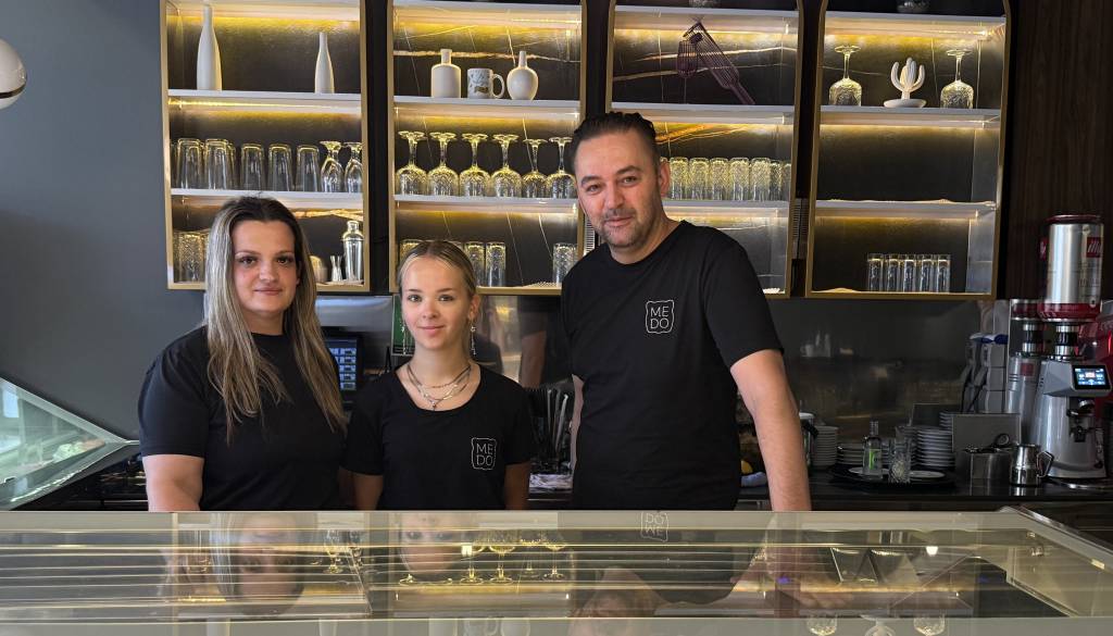 Med zaprtimi lokali in praznimi izložbami: Medo ostaja ena redkih stalnic v središču Kočevja