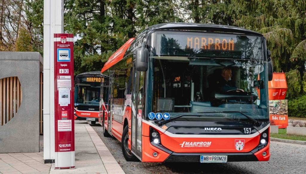 V Mariboru popolna zapora pomembnega križišča, avtobus po obvozu