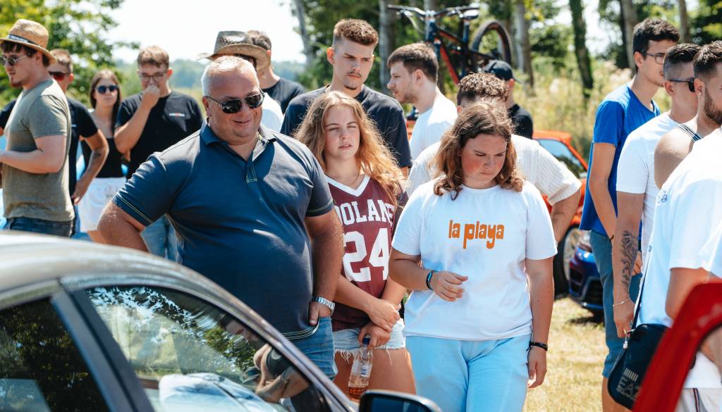 FOTO in VIDEO: V Lendavi zadišalo po bencinu, predelavah in avtomobilskih legendah