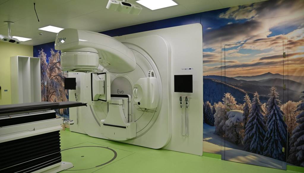 Na Oddelek za onkologijo prispel še četrti linearni pospeševalnik