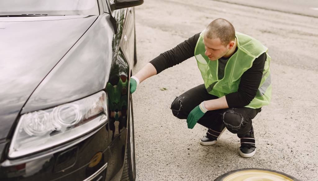 Ste poškodovali avto na parkirišču? Listek za brisalcem ni dovolj