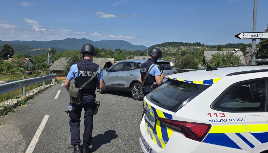 Več ur bežal policiji, streljal in zajel talca: Razkrili celoten potek policijske akcije 