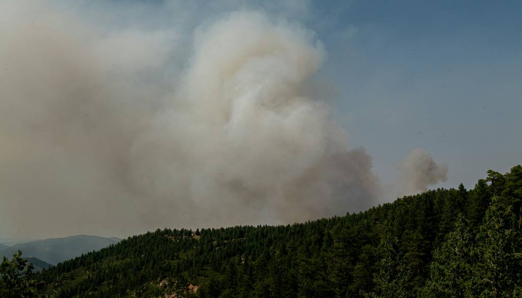 Velik požar na območju Bohinjea, pri gašenju pomagajo letala Air Tractor