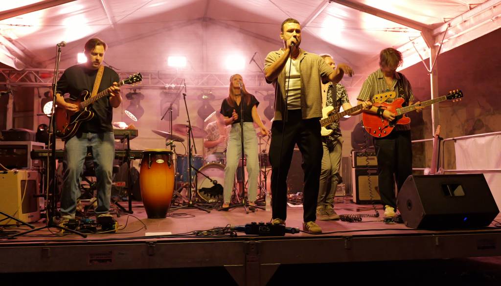FOTO in VIDEO: V Murski Soboti združili funk, soul in domačo glasbeno energijo