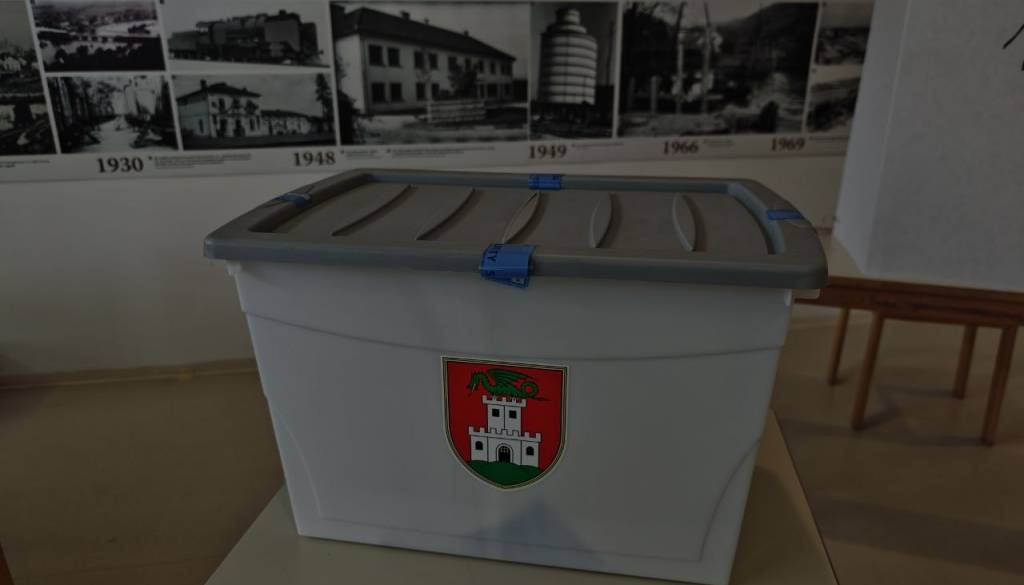 FOTO: Ljubljančani danes odločajo o parkirnem odloku, izid referenduma bo znan zelo hitro