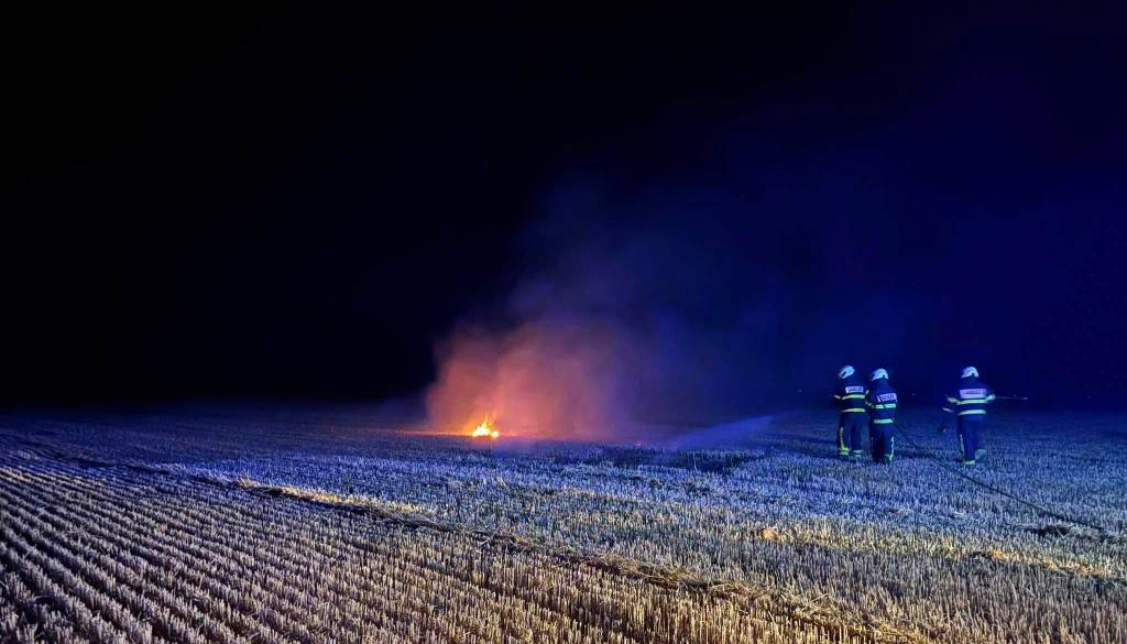 FOTO: Zagorelo strnišče, posredovali so gasilci