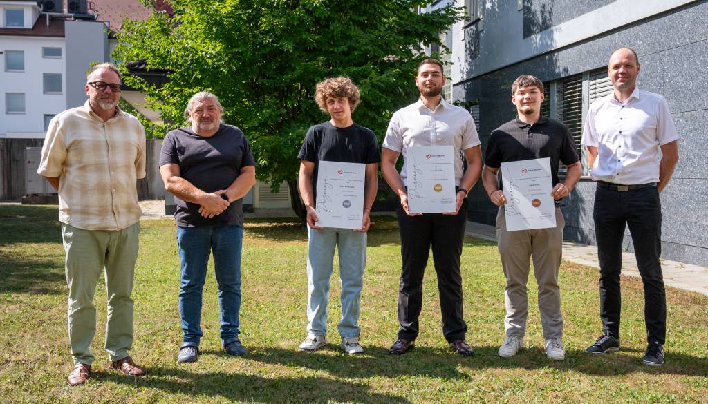 Nagradili tri najboljše dijake elektro smeri