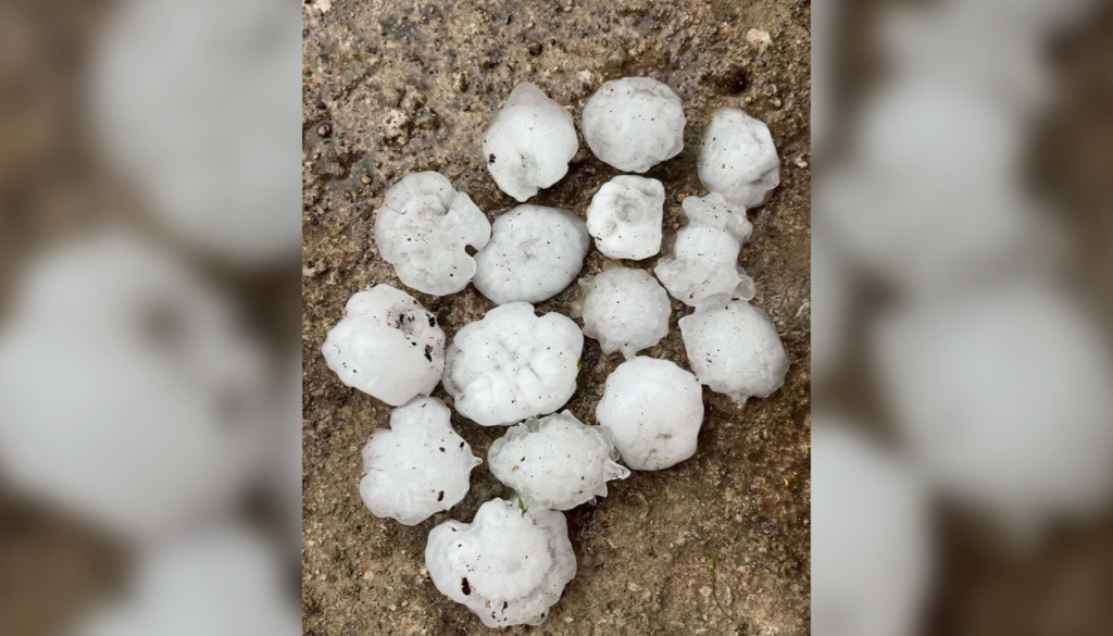 FOTO in VIDEO: Napovedi meteorologov so se uresničile, ponekod padala debela toča