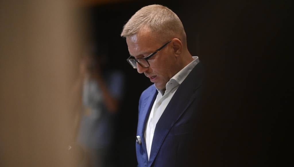 Pobuda po meri njegovih težav: Mijič bi podjetjem olajšal plačevanje davka, je zlagal tudi o izobrazbi?