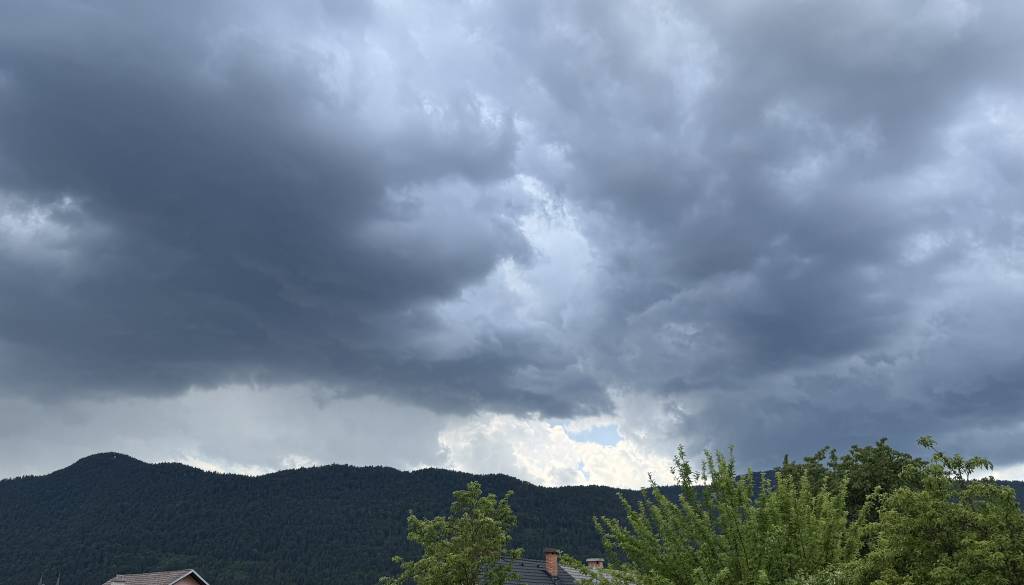 Na vidiku nova neurja, Dolenjska bo na udaru zvečer
