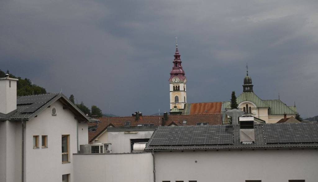 Pozor! Za Ljubljano in okolico izdano vijolično opozorilo zaradi toče