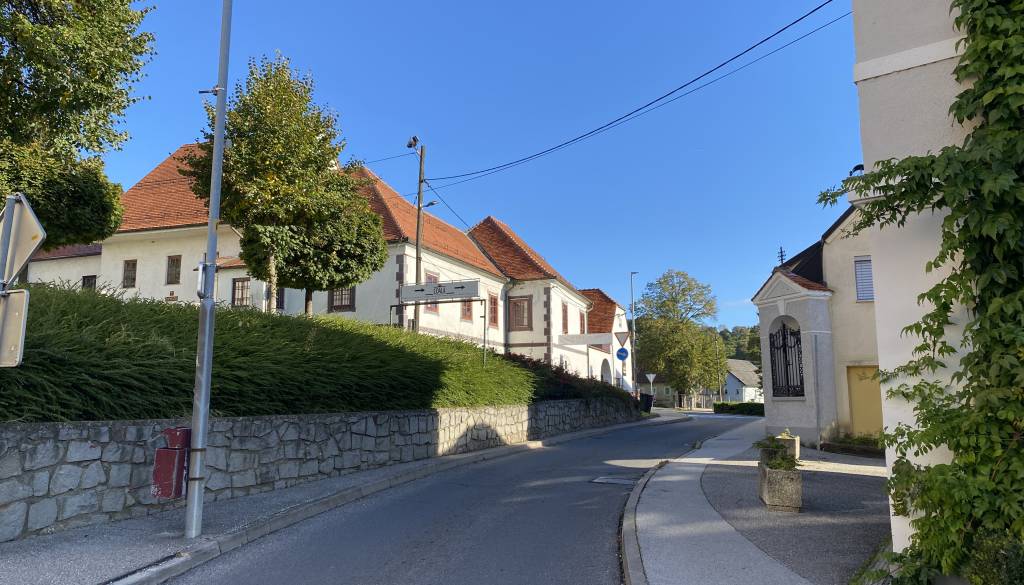 Huda nesreča v Kamnici: Starejši pešec končal v bolnišnici