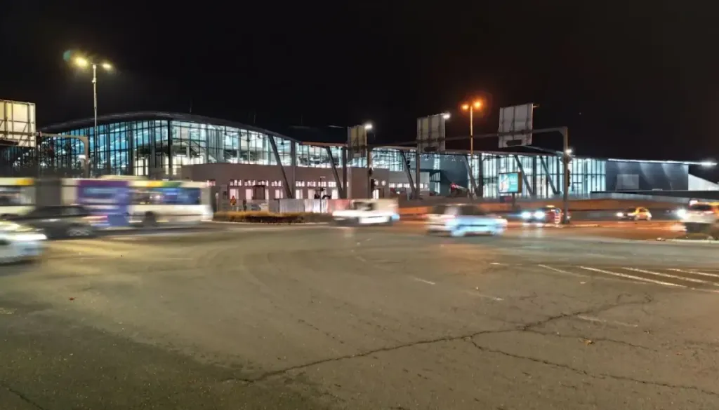 Policija išče priče hude nesreče v središču Ljubljane: Voznik trikolesa utrpel hude poškodbe