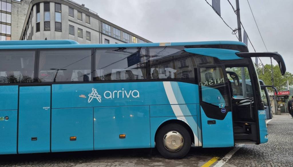 Potniki opozarjajo na neudoben jutranji avtobus proti Ljubljani, Arriva pojasnjuje