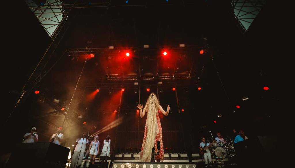 Koncert Joss Stone zaradi vremena selijo na zaprto prizorišče