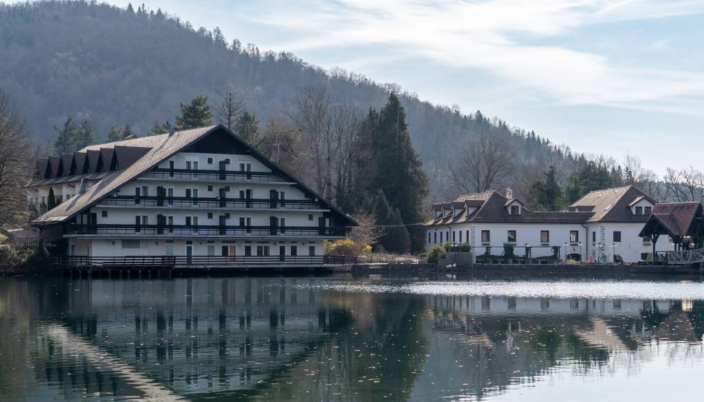 Kaj se dogaja z nekdanjim hotelom Bor v Preddvoru? Novi lastnik razkriva prve načrte