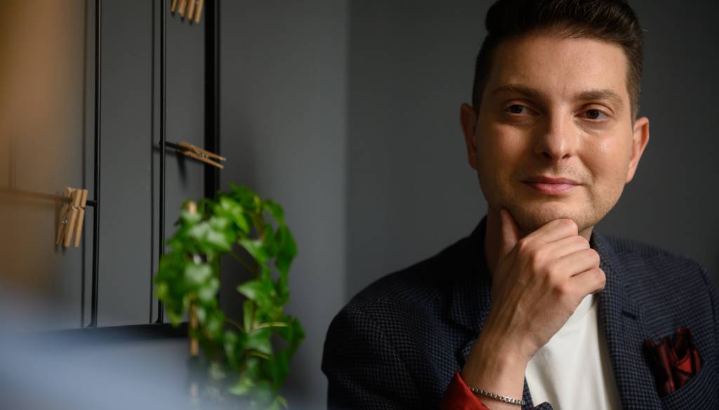 Damjan Murko pretresen: Med njegovim nastopom na poroki umrl moški