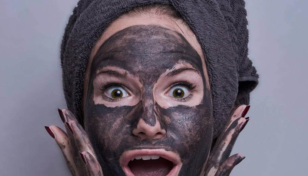 Odpoklic maske za obraz, vsebuje snov, ki ni dovoljena v Evropski uniji