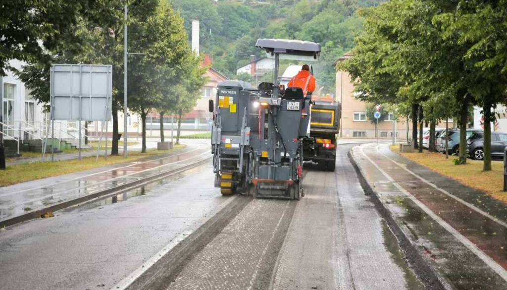 Na Trgu ljudske pravice se nadaljujejo dela, občina prosi za razumevanje
