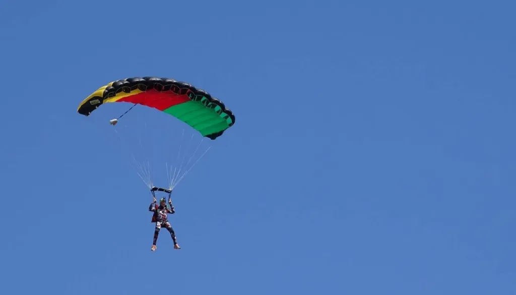 Padalec po težavah med skokom z veliko hitrostjo udaril ob tla, poškodbe so bile prehude